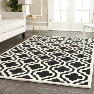 Safavieh Cambridge 132 Black/Ivory Area Rug Room Scene Feature