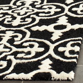 Safavieh Cambridge 133 Black/Ivory Area Rug Detail