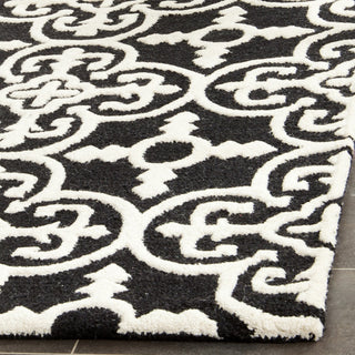 Safavieh Cambridge 133 Black/Ivory Area Rug Detail