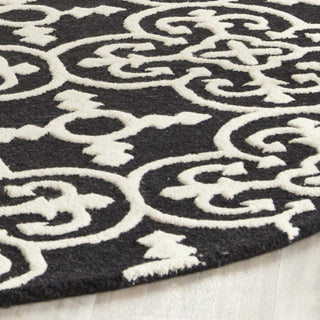 Safavieh Cambridge 133 Black/Ivory Area Rug Detail