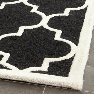 Safavieh Cambridge 134 Black/Ivory Area Rug Detail