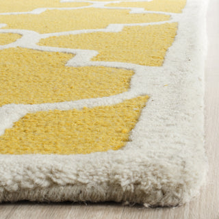 Safavieh Cambridge 134 Gold/Ivory Area Rug Detail