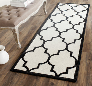 Safavieh Cambridge 134 Ivory/Black Area Rug Room Scene