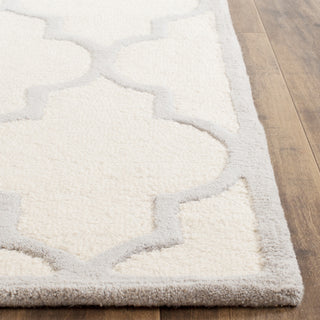 Safavieh Cambridge 134 Ivory/Silver Area Rug Detail