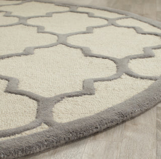 Safavieh Cambridge 134 Ivory/Silver Area Rug Detail