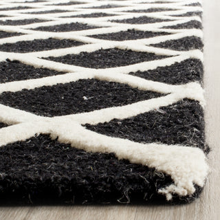 Safavieh Cambridge 135 Black/Ivory Area Rug Detail