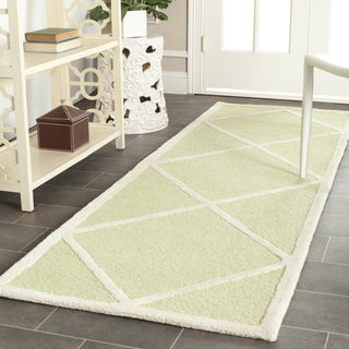 Safavieh Cambridge 136 Light Green/Ivory Area Rug Room Scene Feature