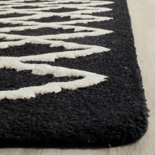 Safavieh Cambridge 137 Black/Ivory Area Rug Detail