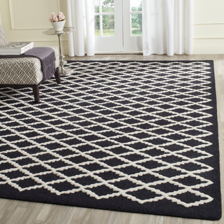 Safavieh Cambridge 137 Black/Ivory Area Rug Room Scene