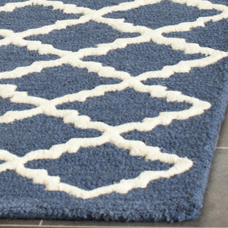 Safavieh Cambridge 137 Navy/Ivory Area Rug Detail