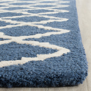 Safavieh Cambridge 137 Navy/Ivory Area Rug Detail