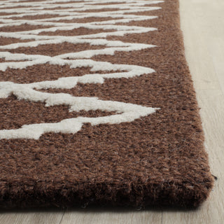 Safavieh Cambridge 137 Dark Brown/Ivory Area Rug Detail