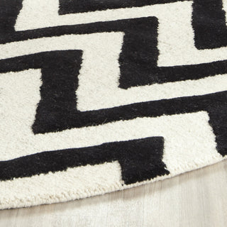 Safavieh Cambridge 139 Black/Ivory Area Rug Detail