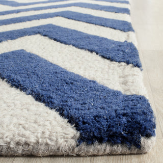 Safavieh Cambridge 139 Navy/Ivory Area Rug Detail