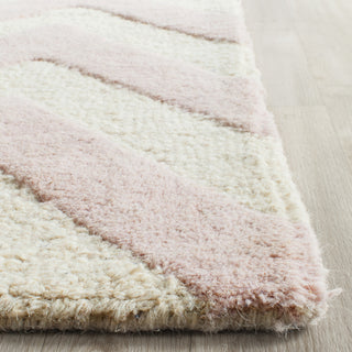 Safavieh Cambridge 139 Light Pink/Ivory Area Rug Detail