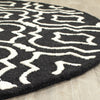 Safavieh Cambridge 141 Black/Ivory Area Rug Detail