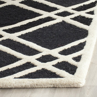 Safavieh Cambridge 142 Black/Ivory Area Rug Detail