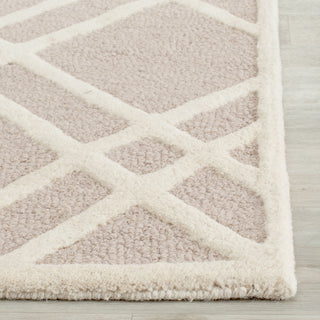 Safavieh Cambridge 142 Beige/Ivory Area Rug Detail