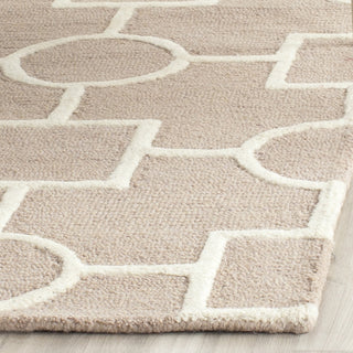 Safavieh Cambridge 143 Beige/Ivory Area Rug Detail