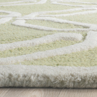 Safavieh Cambridge 311 Lime/Ivory Area Rug Detail