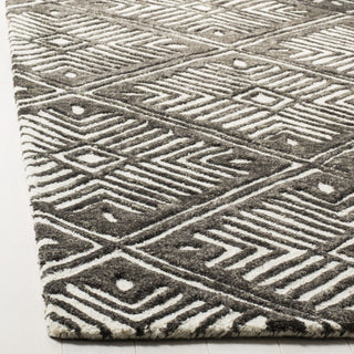 Safavieh Cambridge 402 Ivory/Charcoal Area Rug Detail