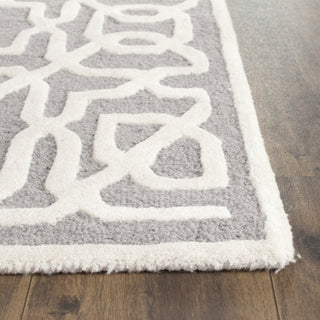 Safavieh Cambridge 570 Silver/Ivory Area Rug Detail