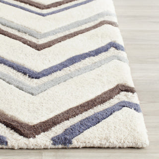 Safavieh Cambridge 581 Ivory/Blue Area Rug Detail