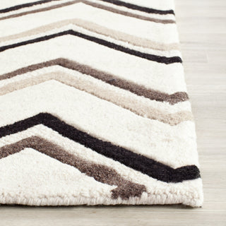 Safavieh Cambridge 581 Ivory/Black Area Rug Detail