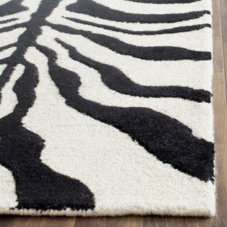 Safavieh Cambridge 709 Ivory/Black Area Rug Detail