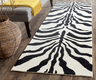 Safavieh Cambridge 709 Ivory/Black Area Rug Room Scene