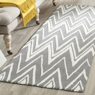 Safavieh Cambridge 711 Dark Grey/Ivory Area Rug Room Scene