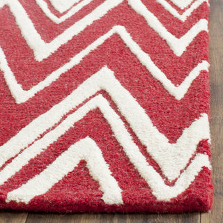 Safavieh Cambridge 711 Red/Ivory Area Rug Detail