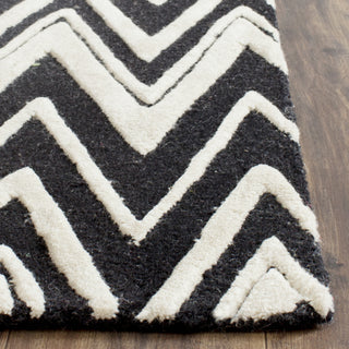 Safavieh Cambridge 711 Black/Ivory Area Rug Detail