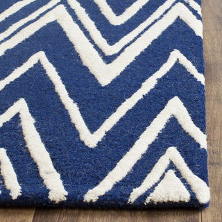 Safavieh Cambridge 711 Navy/Ivory Area Rug Detail