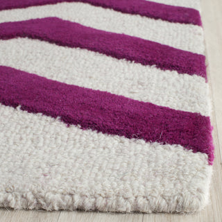 Safavieh Cambridge 714 Ivory/Fuchsia Area Rug Detail