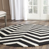 Safavieh Cambridge 714 Black/Ivory Area Rug Room Scene