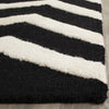 Safavieh Cambridge 714 Black/Ivory Area Rug Detail