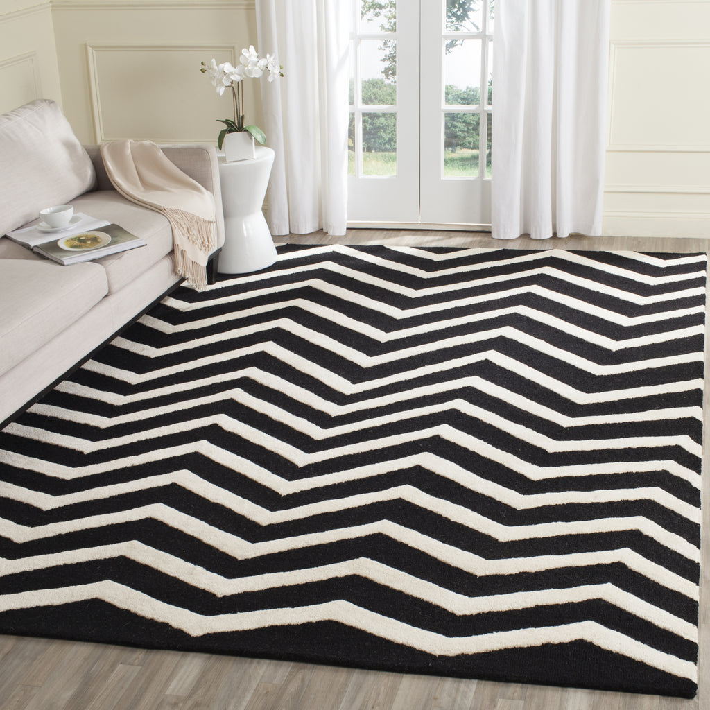 Safavieh Cambridge 714 Black/Ivory Area Rug – Incredible Rugs and Decor