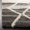 Safavieh Casablanca Shag 250 Sand/Ivory Area Rug Detail