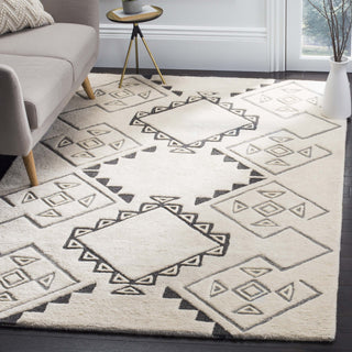 Safavieh Casablanca Shag 303 Ivory/Grey Area Rug Room Scene Feature