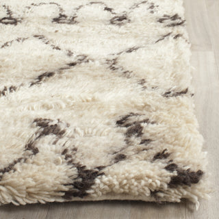 Safavieh Casablanca Shag 851 Ivory/Dark Brown Area Rug Detail