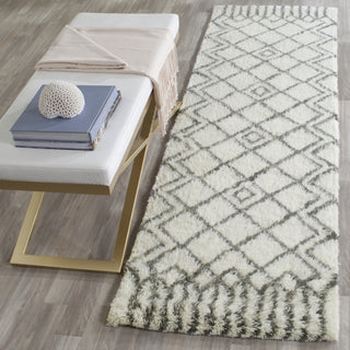 Safavieh Casablanca Shag 894 Ivory/Grey Area Rug Room Scene