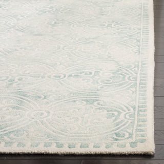 Safavieh Dip Dye 211 Light Green/Ivory Area Rug Detail