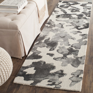 Safavieh Dip Dye 517 Beige/Charcoal Area Rug Room Scene