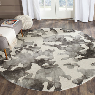 Safavieh Dip Dye 517 Beige/Charcoal Area Rug Room Scene Feature