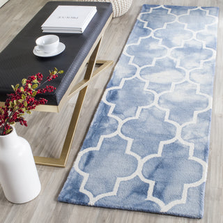 Safavieh Dip Dye 535 Blue/Ivory Area Rug Room Scene