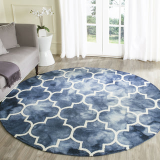 Safavieh Dip Dye 535 Navy/Ivory Area Rug Room Scene