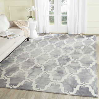 Safavieh Dip Dye 536 Grey/Ivory Area Rug Room Scene