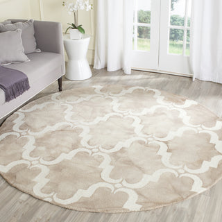 Safavieh Dip Dye 536 Beige/Ivory Area Rug Room Scene