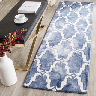 Safavieh Dip Dye 536 Navy/Ivory Area Rug Room Scene